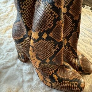 Steve Madden snake skin boots. Size 10.